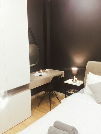 Imagen de la habitación del Hotel Celine Home Millenium. Foto 19