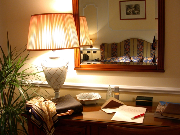 Imagen de la habitación del Hotel Cellini. Foto 7