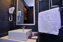 Imagen de la piscina del Hotel Celyn City. Foto 12