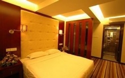 Imagen de la piscina del Hotel Celyn City. Foto 13