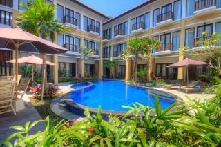 Imagen de la piscina del Hotel Celyn City. Foto 14