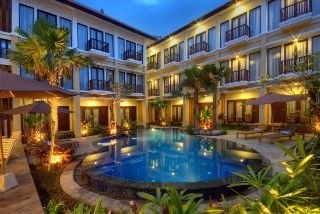 Imagen de la piscina del Hotel Celyn City. Foto 16