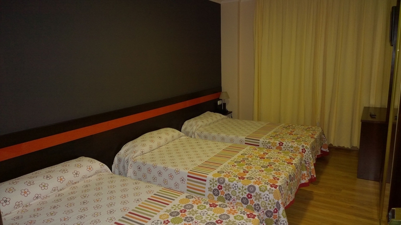 Imagen de la habitación del Hotel Cemar. Foto 5