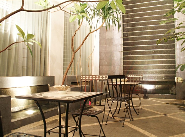 Imagen de los exteriores del Hotel Cemara. Foto 7