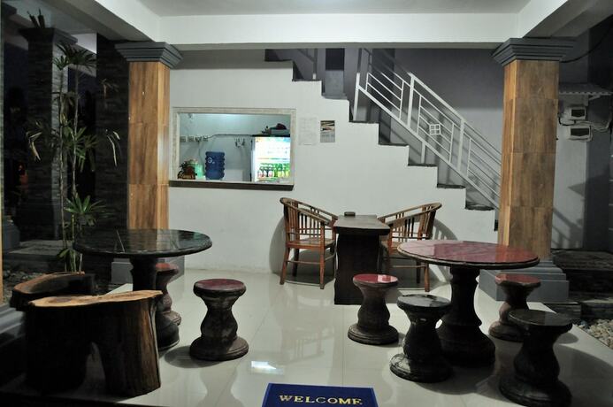 Imagen de los interiores del Hotel Cemara's Beach Homestay. Foto 16
