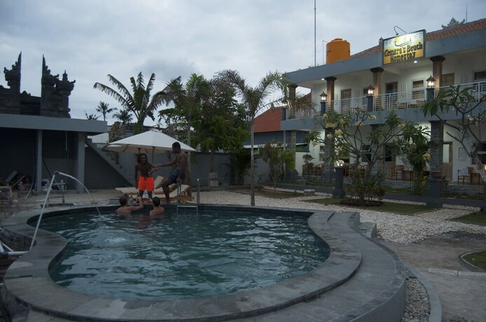 Imagen de la piscina del Hotel Cemara's Beach Homestay. Foto 19