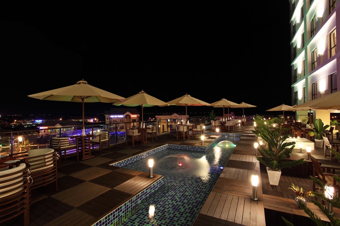 Imagen del bar/restaurante del Hotel Cendeluxe - Managed By H and K Hospitality. Foto 2