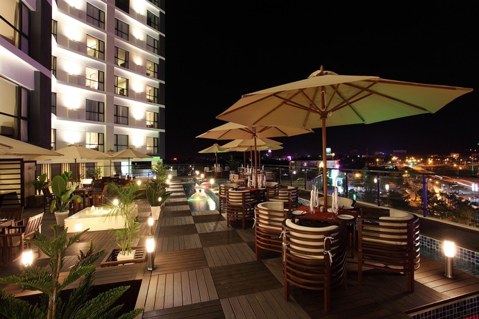 Imagen del bar/restaurante del Hotel Cendeluxe - Managed By H and K Hospitality. Foto 4