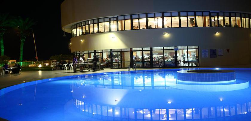 Imagen de la piscina del Hotel Cender. Foto 6