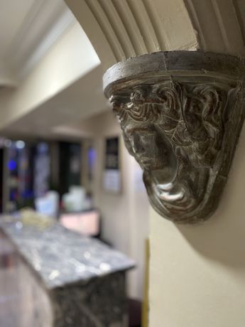 Imagen de los interiores del Hotel Cenedag. Foto 18