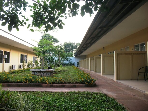 Imagen de los exteriores del Hotel Cengkareng Transit. Foto 32