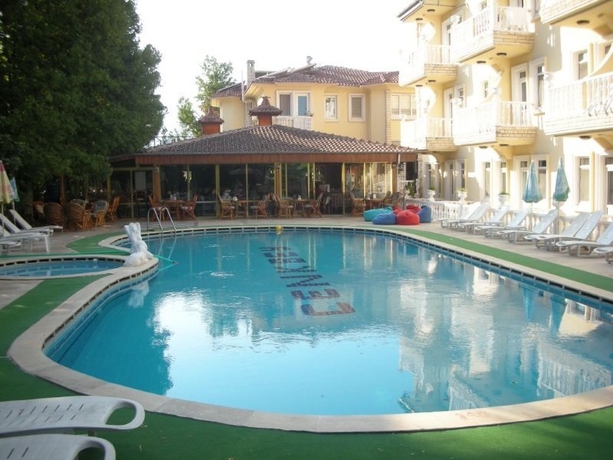 Imagen general del Hotel Cenk Bey. Foto 9