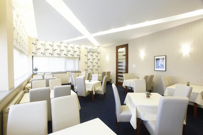 Imagen del bar/restaurante del Hotel Centar, SKOPJE. Foto 2