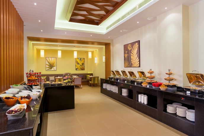 Imagen del bar/restaurante del Hotel Centara Muscat Oman. Foto 3