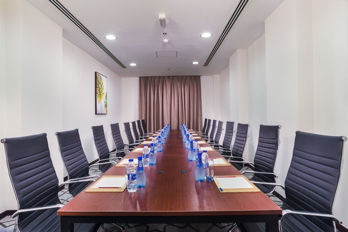 Imagen de los interiores del Hotel Centara Muscat Oman. Foto 17