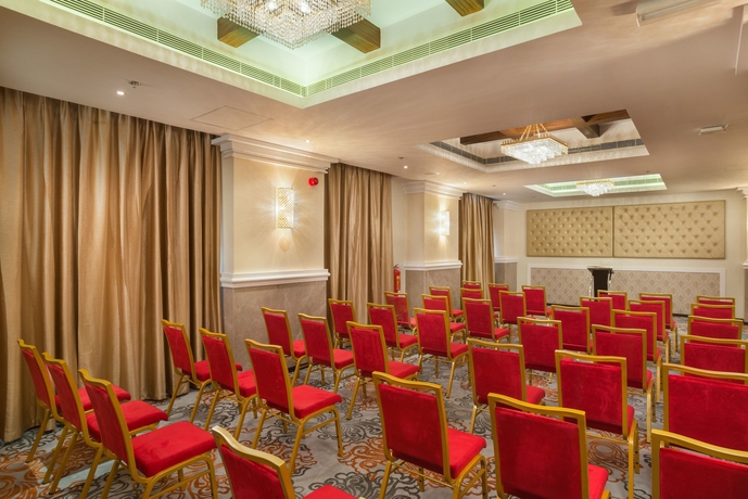 Imagen de los interiores del Hotel Centara Muscat Oman. Foto 18