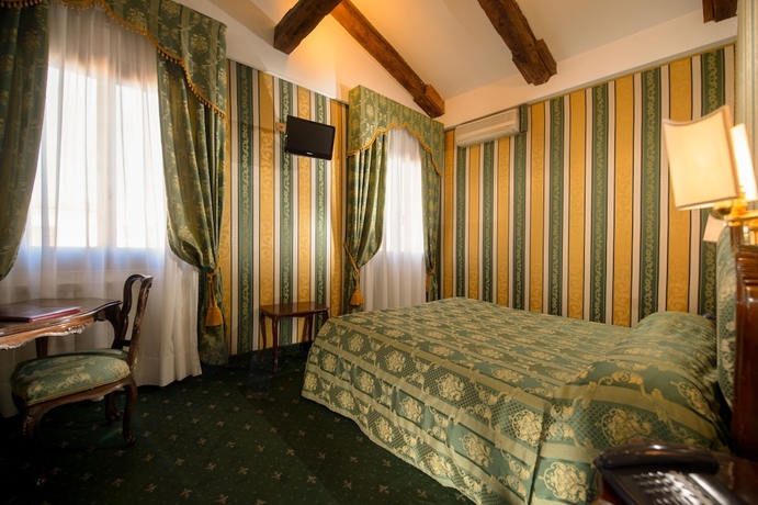 Imagen de la habitación del Hotel Centauro. Foto 11