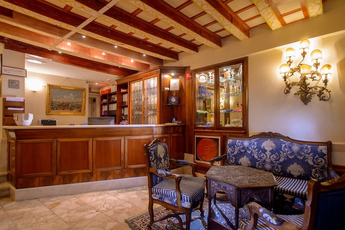 Imagen de los interiores del Hotel Centauro. Foto 18