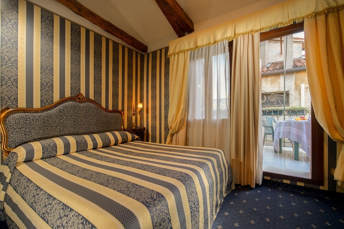 Imagen de la habitación del Hotel Centauro. Foto 13