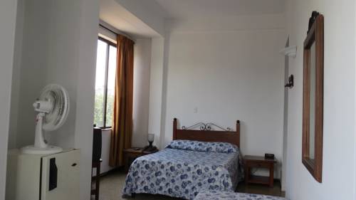 Imagen de la habitación del Hotel Centenario, Armenia. Foto 2