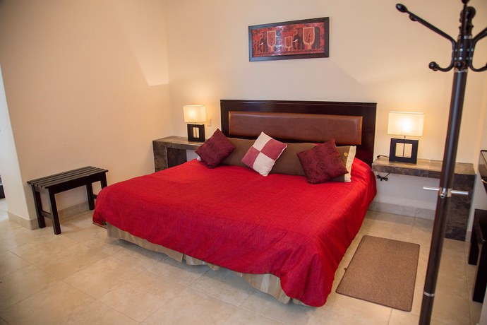 Imagen de la habitación del Hotel Centenario Los Arroyitos. Foto 6