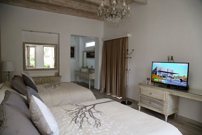 Imagen de la habitación del Hotel Centenario Los Arroyitos. Foto 9