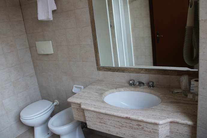 Imagen de la habitación del Hotel Center 3. Foto 2