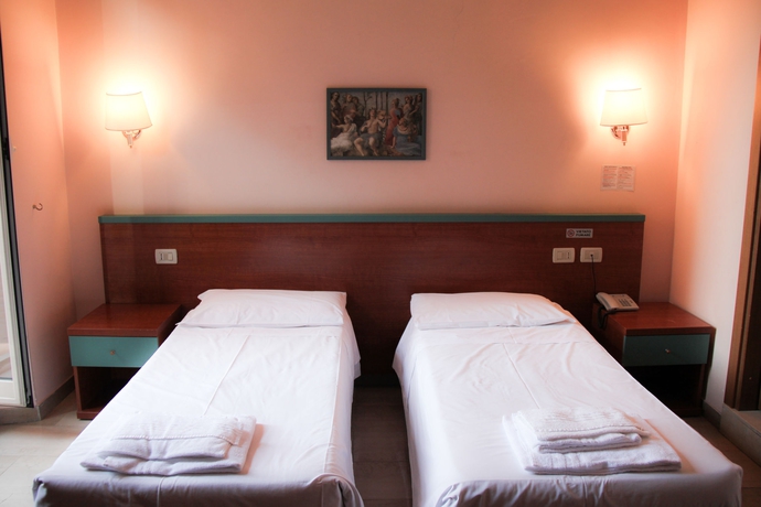 Imagen de la habitación del Hotel Center 3. Foto 5