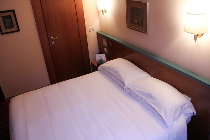 Imagen de la habitación del Hotel Center 3. Foto 6