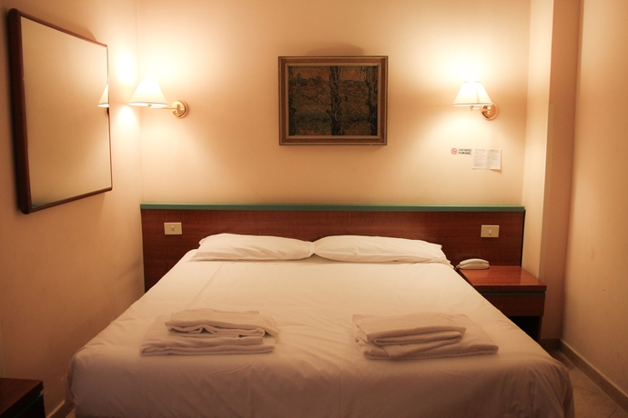 Imagen de la habitación del Hotel Center 3. Foto 8