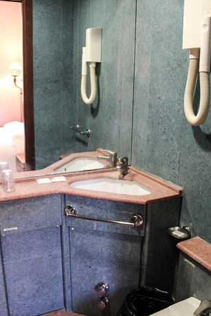 Imagen de la habitación del Hotel Center 3. Foto 9