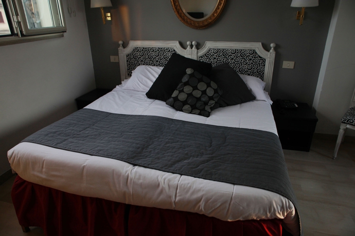 Imagen de la habitación del Hotel Center 3. Foto 13