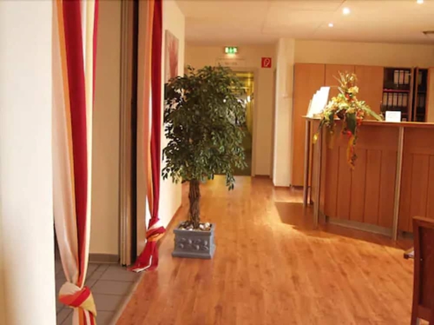 Imagen de los interiores del Hotel Center Drive Inn. Foto 13