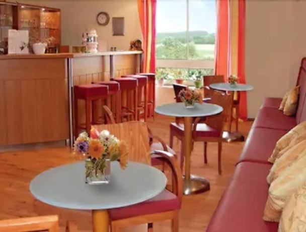 Imagen del bar/restaurante del Hotel Center Drive Inn. Foto 3