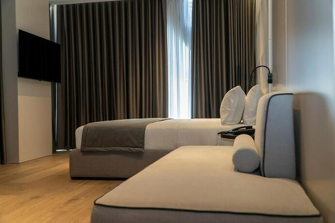 Imagen general del Hotel Center, Gjasht&euml;. Foto 6