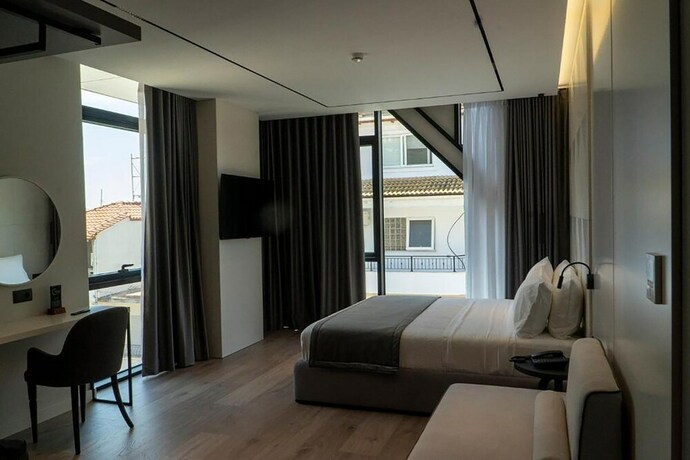 Imagen general del Hotel Center, Gjasht&euml;. Foto 12