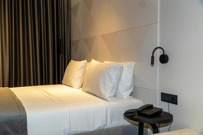 Imagen general del Hotel Center, Gjasht&euml;. Foto 14