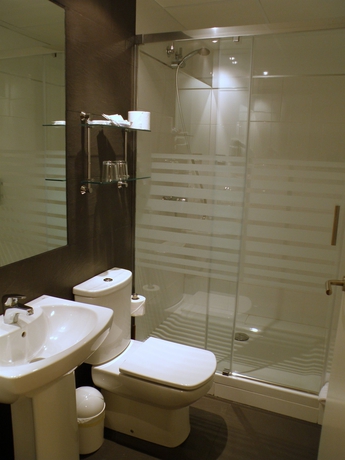 Imagen de la habitación del Hotel Center Gran Via. Foto 8