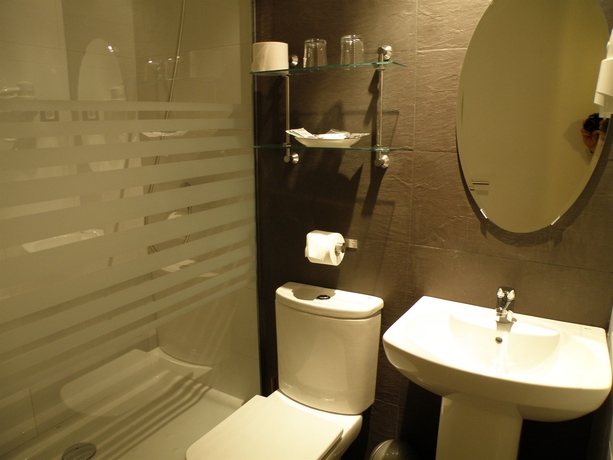 Imagen de la habitación del Hotel Center Gran Via. Foto 9