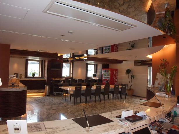 Imagen de los interiores del Hotel Center Hotel Toyota. Foto 19