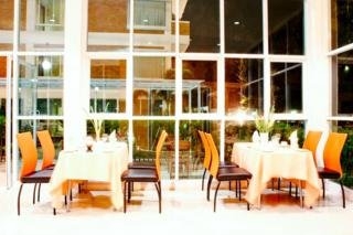 Imagen del bar/restaurante del Hotel Center Park Service Apartment & Hotel Chiang Mai. Foto 2