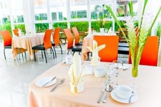 Imagen del bar/restaurante del Hotel Center Park Service Apartment & Hotel Chiang Mai. Foto 3