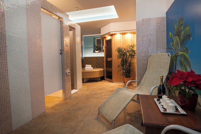 Imagen de la piscina del Hotel Center, Postojna. Foto 20