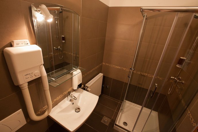 Imagen de la habitación del Hotel Center, Postojna. Foto 8