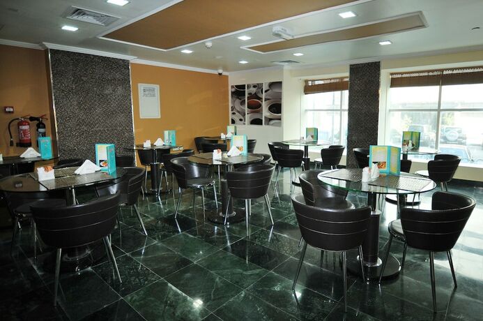 Imagen del bar/restaurante del Hotel Center Ville. Foto 4