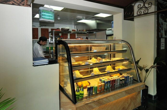 Imagen del bar/restaurante del Hotel Center Ville. Foto 5