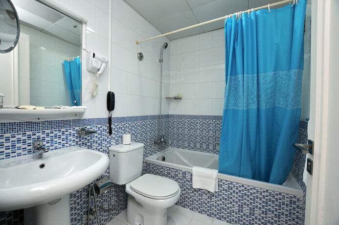 Imagen de la habitación del Hotel Center Ville. Foto 18