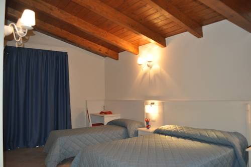 Imagen de la habitación del Hotel Centova. Foto 3