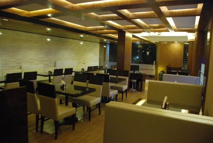 Imagen de la habitación del Hotel Centra, Ahmedabad. Foto 4