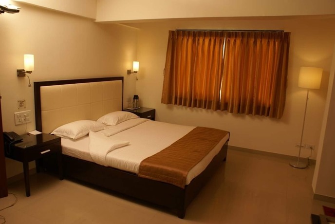 Imagen del bar/restaurante del Hotel Centra, Ahmedabad. Foto 2